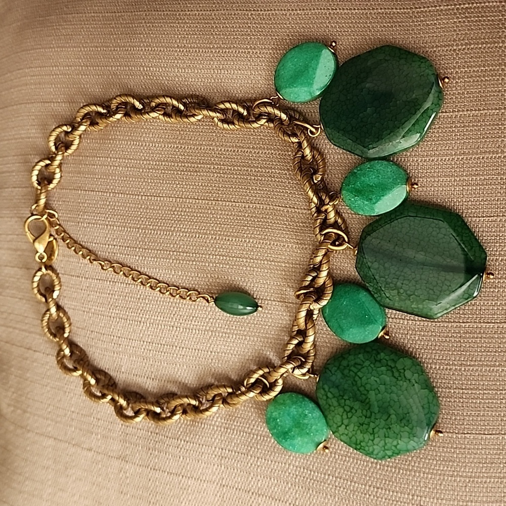 Chico's Green Bib Agate Necklace in New-Like Condition